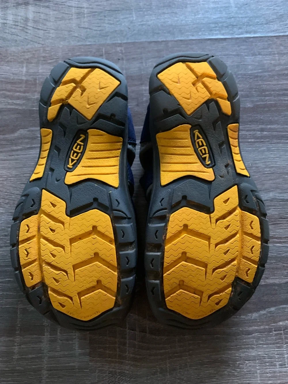 Keen — boys size 4 blue water sandal shoes